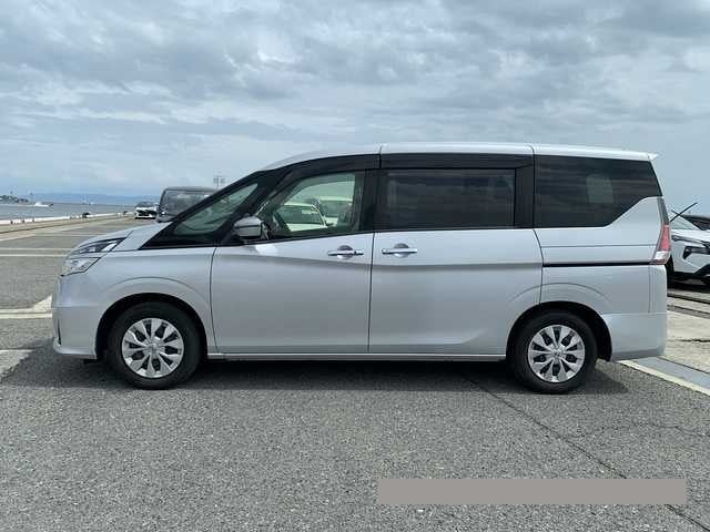 2017 Nissan Serena thumbnail
