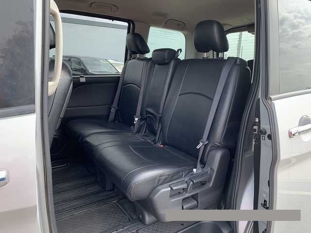 2017 Nissan Serena thumbnail
