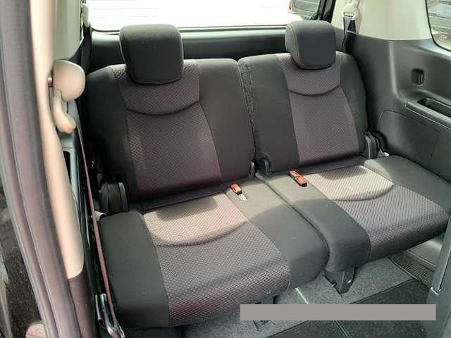 2013 Nissan Serena thumbnail