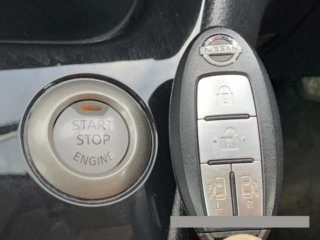 2013 Nissan Serena thumbnail