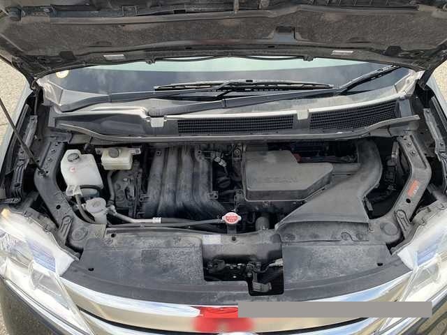 2013 Nissan Serena thumbnail