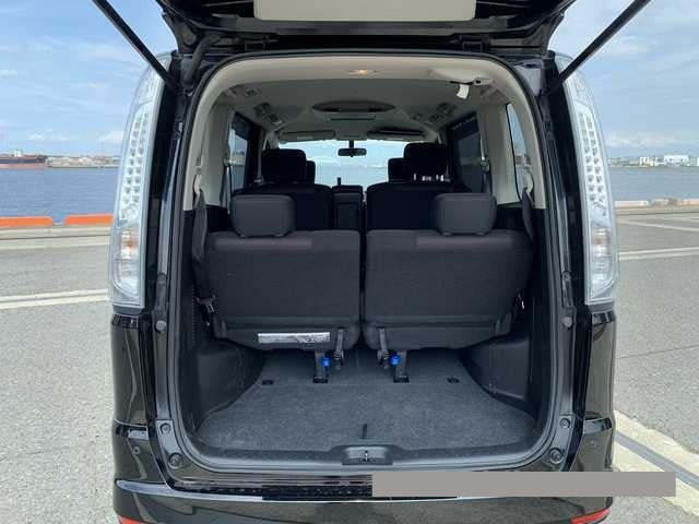 2013 Nissan Serena thumbnail
