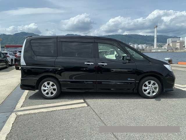 2013 Nissan Serena thumbnail
