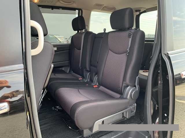 2013 Nissan Serena thumbnail