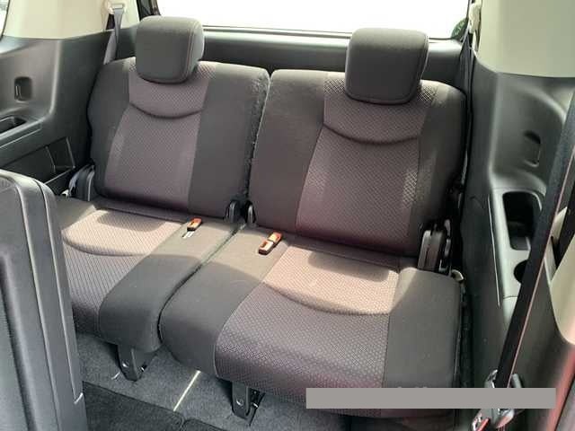 2013 Nissan Serena thumbnail