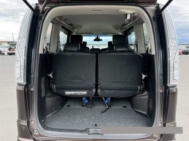 2015 Nissan Serena thumbnail