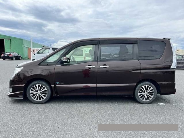 2015 Nissan Serena thumbnail