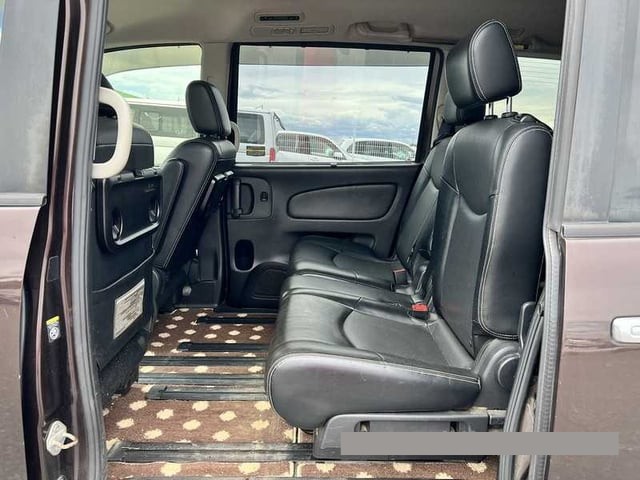 2015 Nissan Serena thumbnail