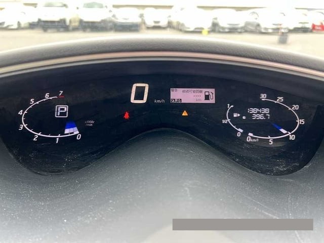 2015 Nissan Serena thumbnail
