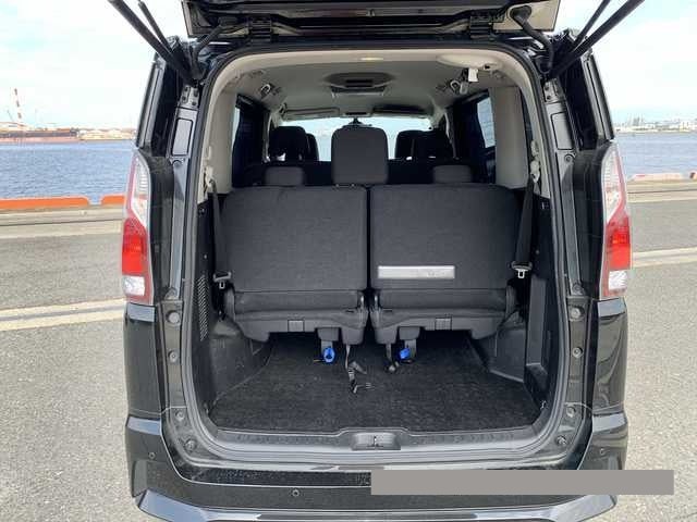 2017 Nissan Serena thumbnail
