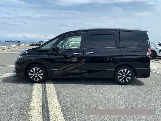 2017 Nissan Serena thumbnail