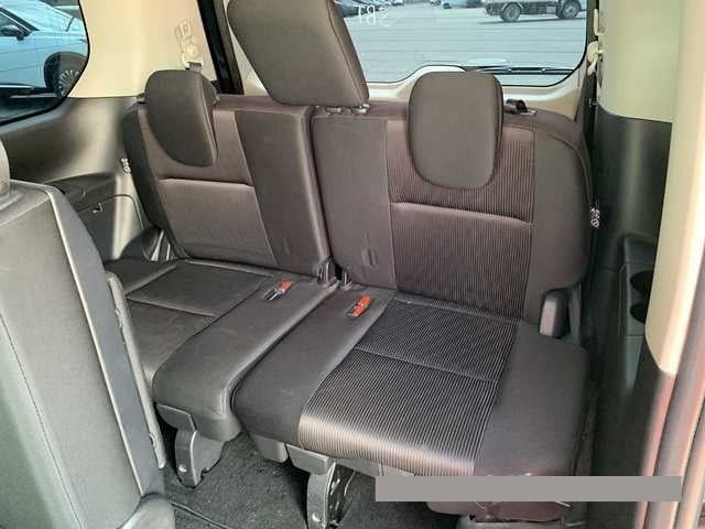 2017 Nissan Serena thumbnail