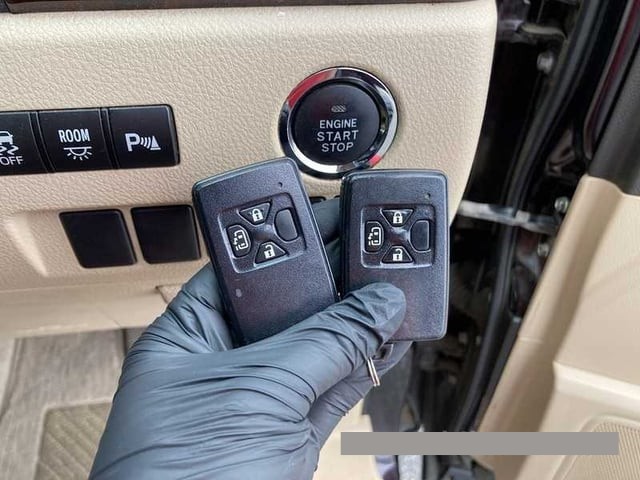 2012 Toyota Vellfire thumbnail