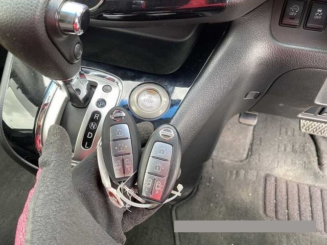 2015 Nissan Serena thumbnail