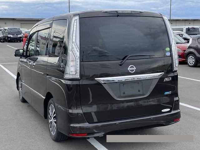 2015 Nissan Serena thumbnail