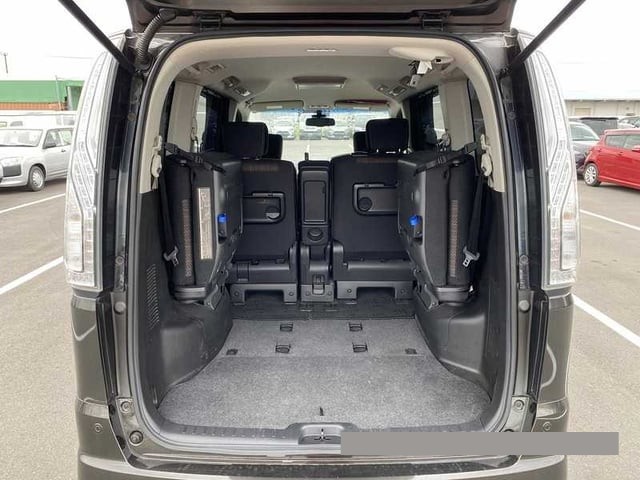 2015 Nissan Serena thumbnail