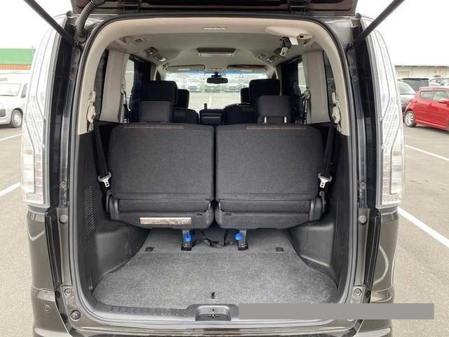 2015 Nissan Serena thumbnail
