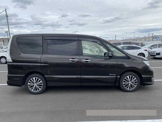 2015 Nissan Serena thumbnail