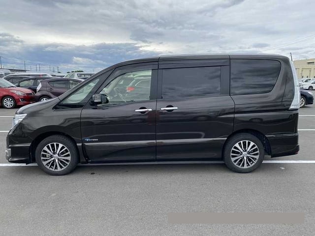 2015 Nissan Serena thumbnail