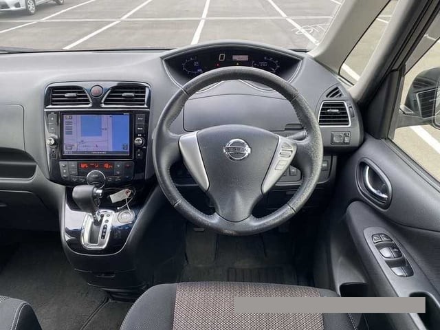 2015 Nissan Serena thumbnail