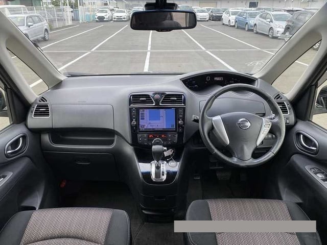 2015 Nissan Serena thumbnail