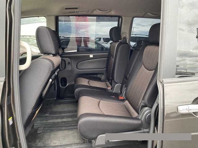 2015 Nissan Serena thumbnail