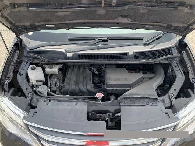 2015 Nissan Serena thumbnail
