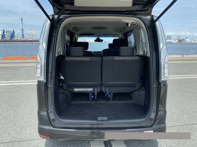 2015 Nissan Serena thumbnail