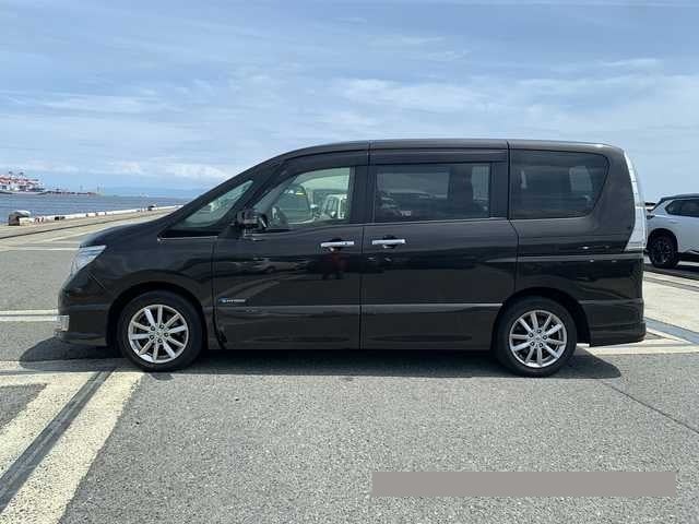 2015 Nissan Serena thumbnail