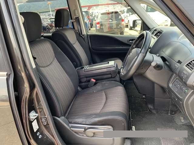 2015 Nissan Serena thumbnail