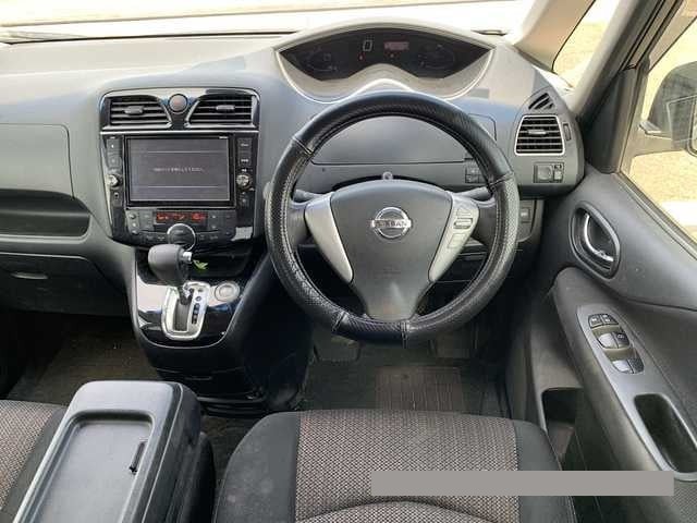 2015 Nissan Serena thumbnail