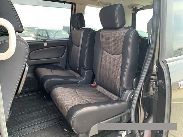 2015 Nissan Serena thumbnail