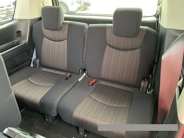 2015 Nissan Serena thumbnail