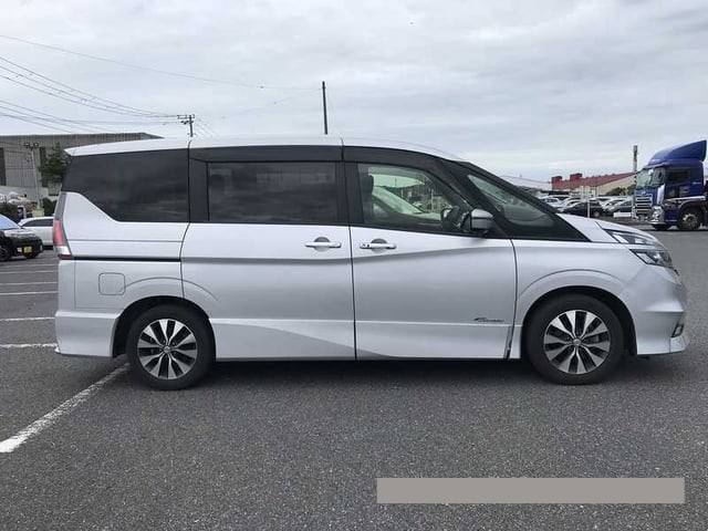 2018 Nissan Serena thumbnail