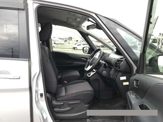 2018 Nissan Serena thumbnail