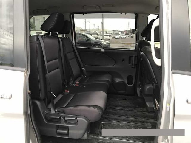 2018 Nissan Serena thumbnail