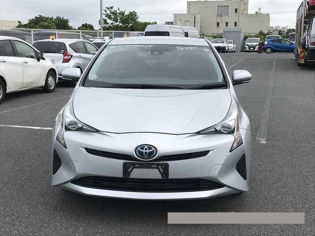 2018 Toyota Prius thumbnail