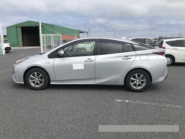 2018 Toyota Prius thumbnail