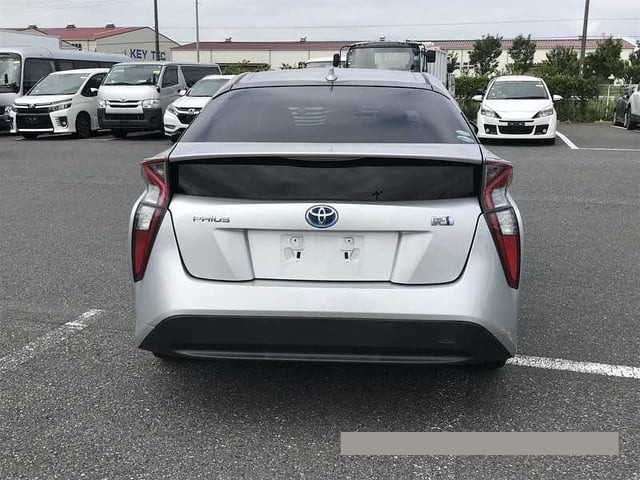 2018 Toyota Prius thumbnail