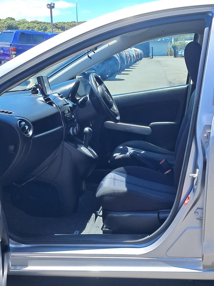 2012 Mazda Demio thumbnail