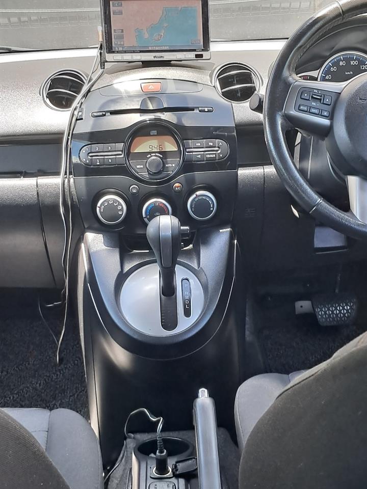 2012 Mazda Demio thumbnail