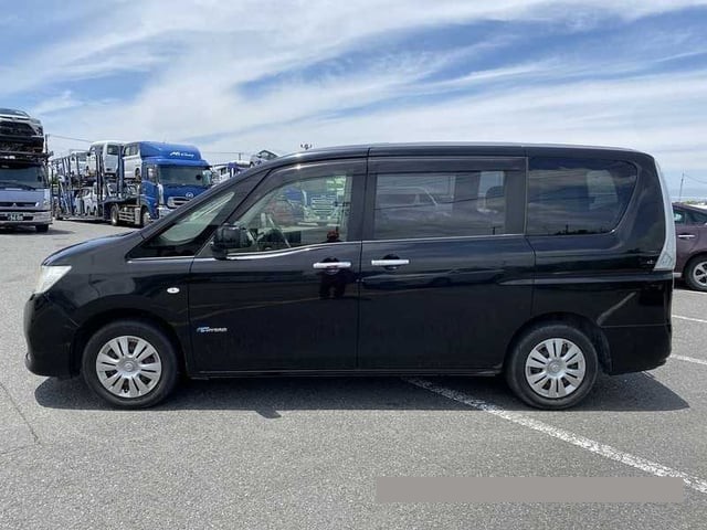 2014 Nissan Serena thumbnail