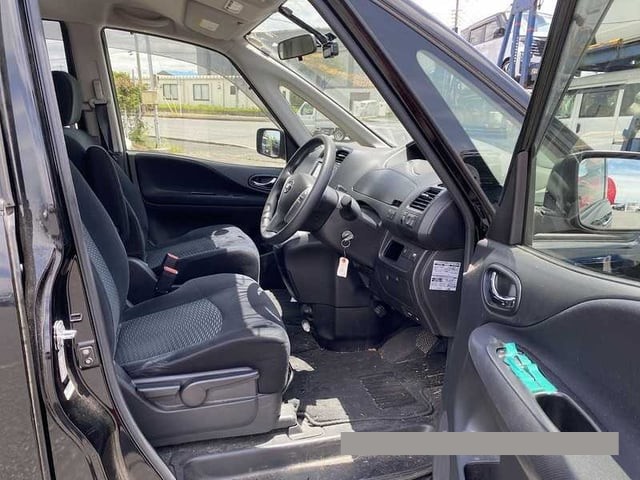 2014 Nissan Serena thumbnail