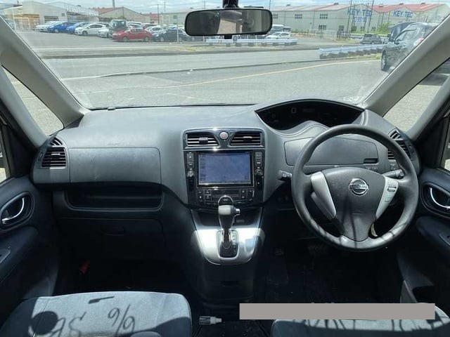 2014 Nissan Serena thumbnail
