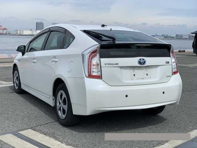 2014 Toyota Prius thumbnail