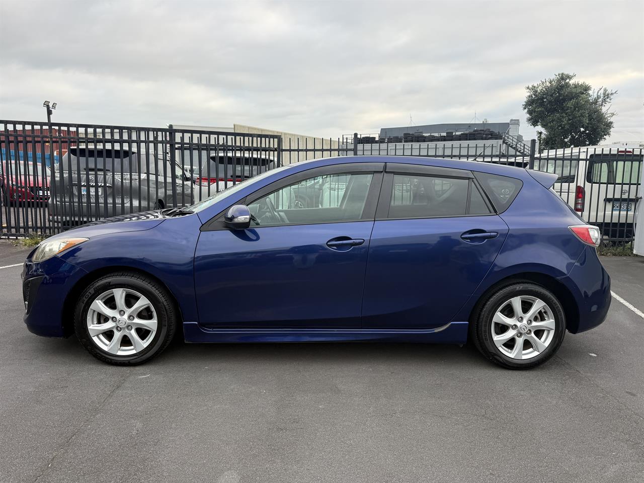 2009 Mazda Axela thumbnail