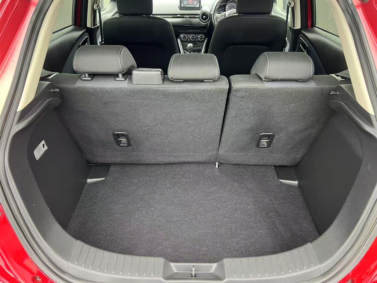 2015 Mazda Demio thumbnail