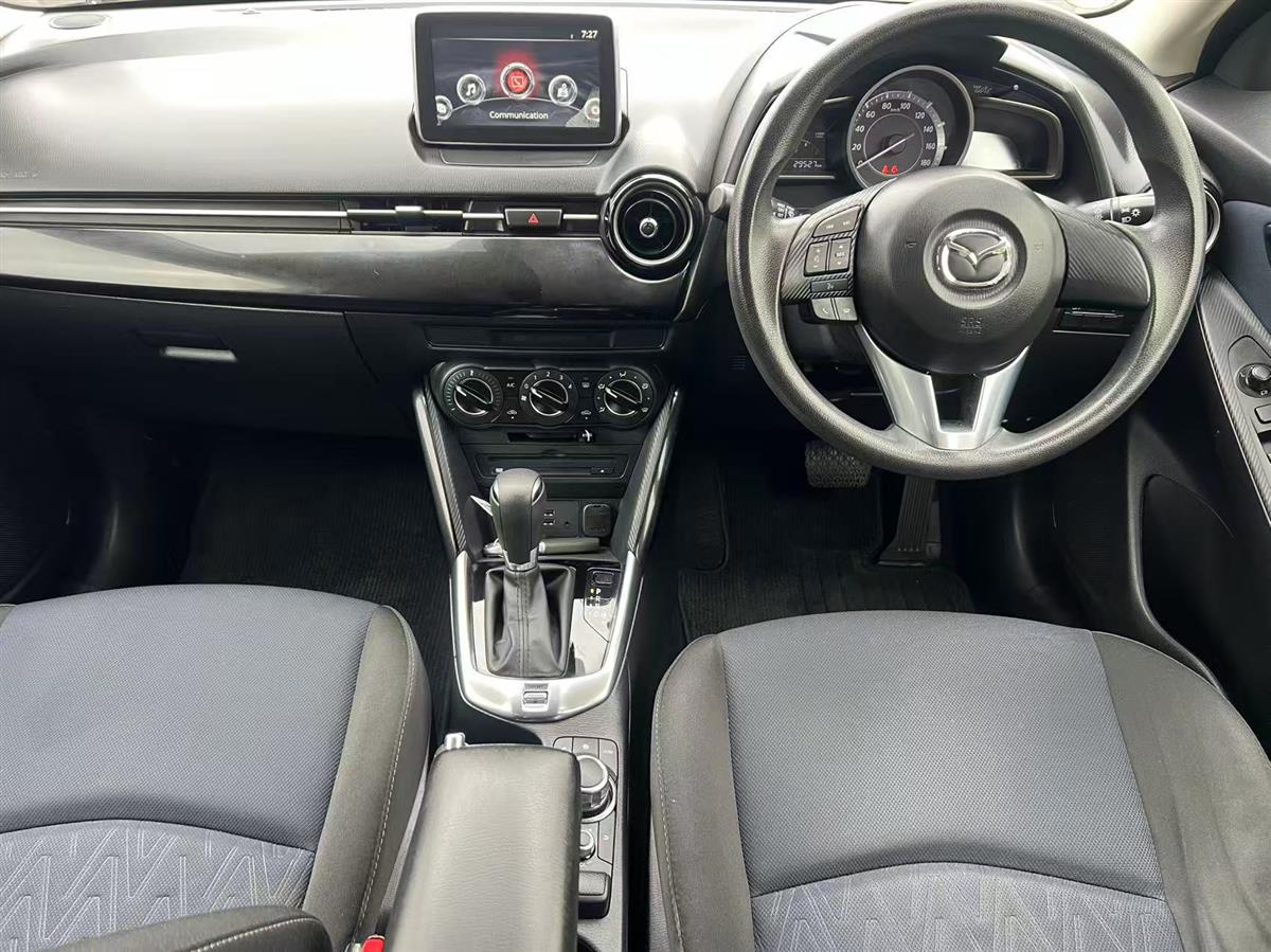 2015 Mazda Demio thumbnail