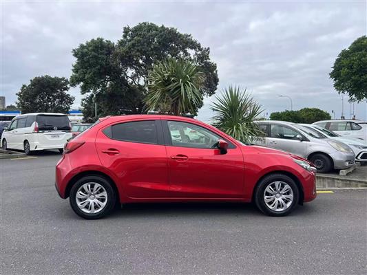 2015 Mazda Demio thumbnail