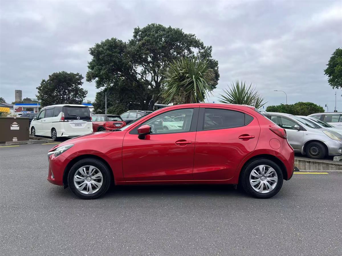 2015 Mazda Demio thumbnail